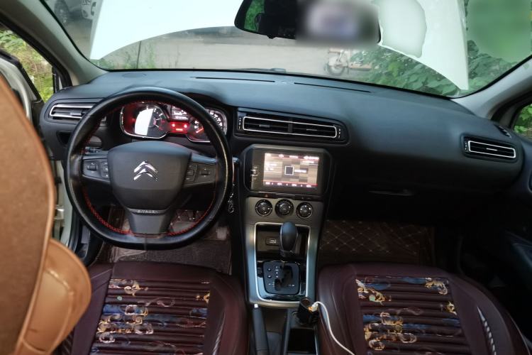 Used Citroen C4 Sega 2018 1.6L Automatic Luxury Model Center Console