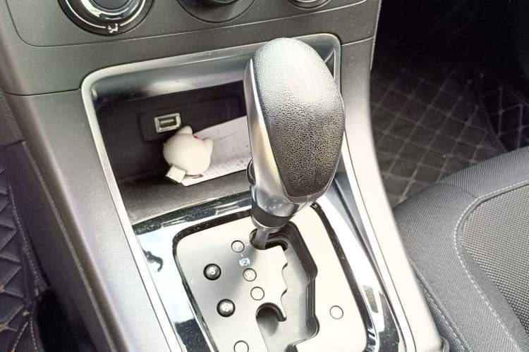 Used Citroen C4 Sega 2018 1.6L Automatic Luxury Model Gear Lever