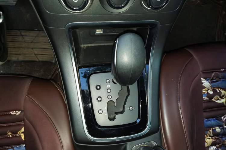 Used Citroen C4 Sega 2018 1.6L Automatic Luxury Model Gear Lever