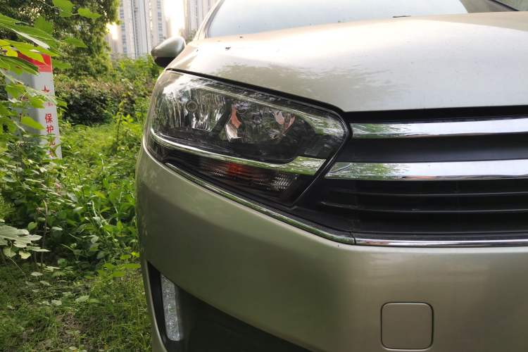 Used Citroen C4 Sega 2018 1.6L Automatic Luxury Model Right Front Headlight