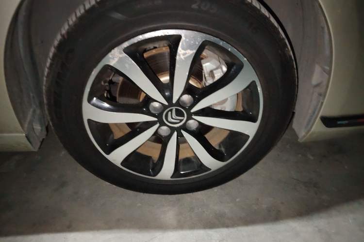 Used Citroen C4 Sega 2018 1.6L Automatic Luxury Model Right Front Wheel Hub