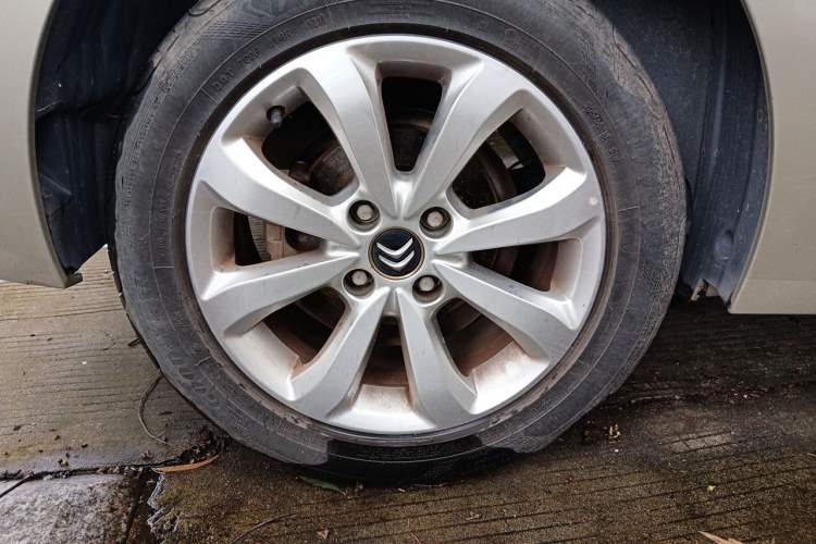 Used Citroen C4 Sega 2018 1.6L Manual Comfort Model Right Front Wheel Hub