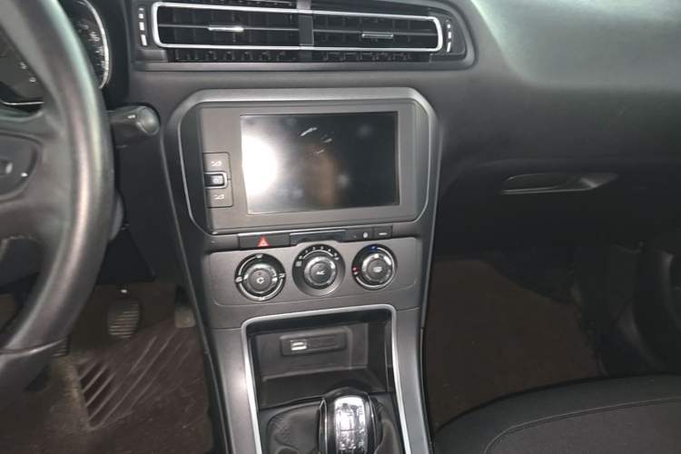 Used Citroen C4 Sega 2018 1.6L Manual Luxury Model Audio And AC Panel