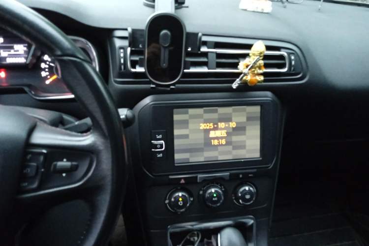 Used Citroen C4 Sega 2018 1.6L Automatic Luxury Model Audio And AC Panel