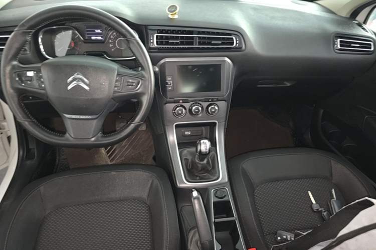 Used Citroen C4 Sega 2018 1.6L Manual Luxury Model Center Console