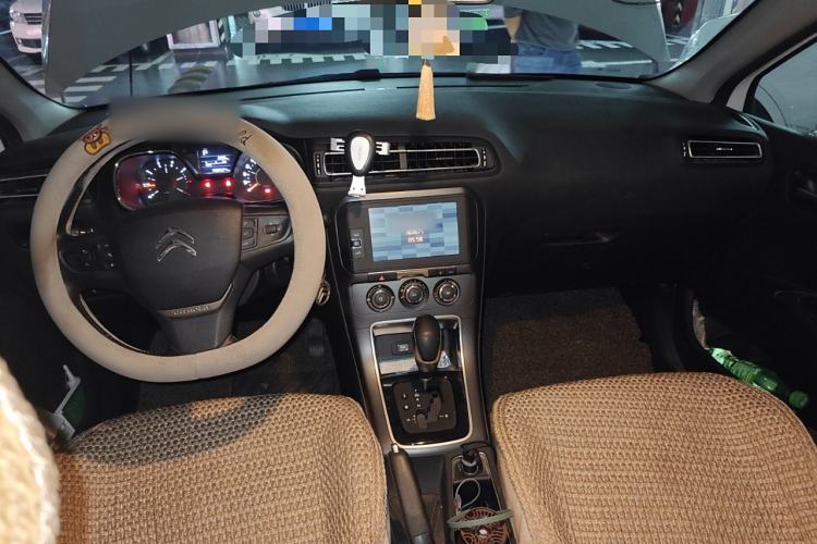 Used Citroen C4 Sega 2018 1.6L Automatic Luxury Model Center Console