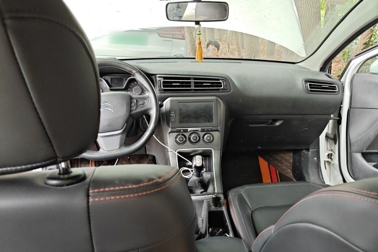 Used Citroen C4 Sega 2018 1.6L Manual Luxury Model Center Console