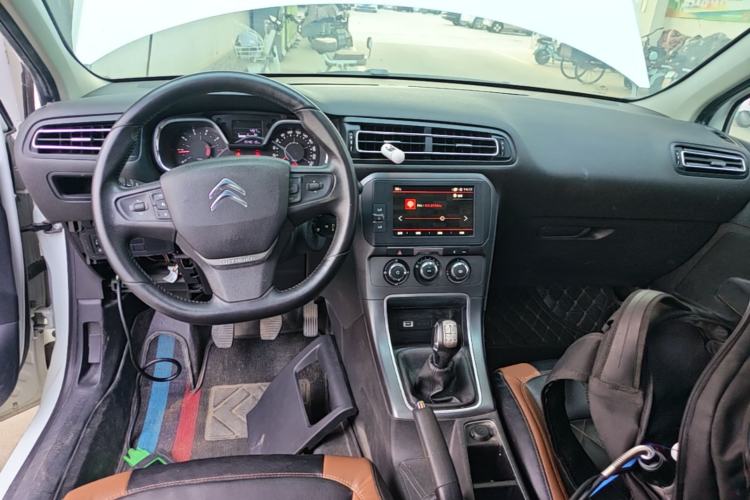 Used Citroen C4 Sega 2018 1.6L Manual Luxury Model Center Console