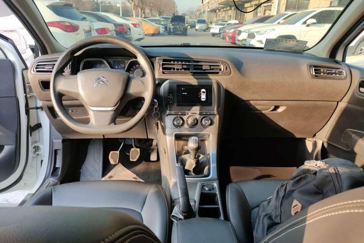 Used Citroen C4 Sega 2018 1.6L Manual Comfort Model Center Console