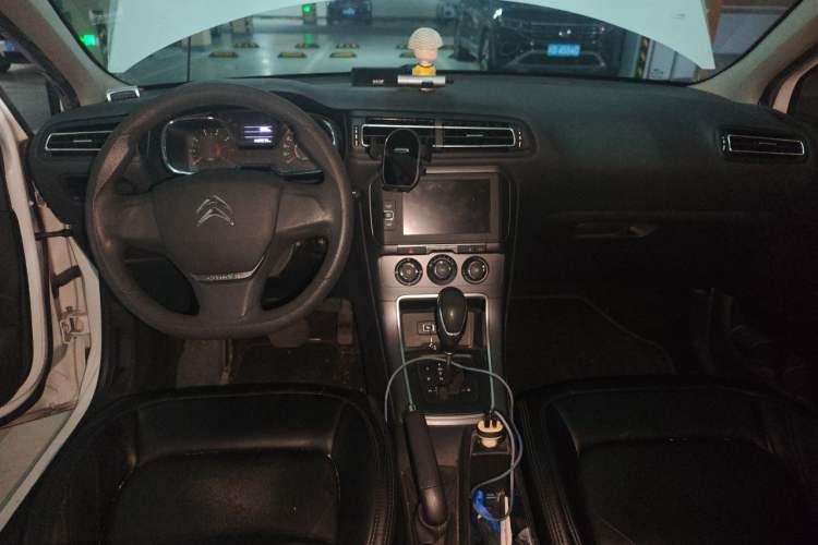 Used Citroen C4 Sega 2018 1.6L Automatic Comfort Model Center Console