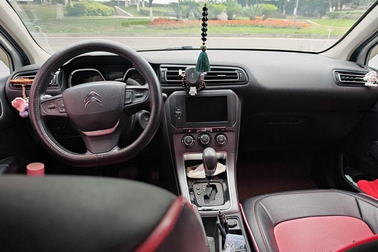 Used Citroen C4 Sega 2018 1.6L Automatic Luxury Model Center Console