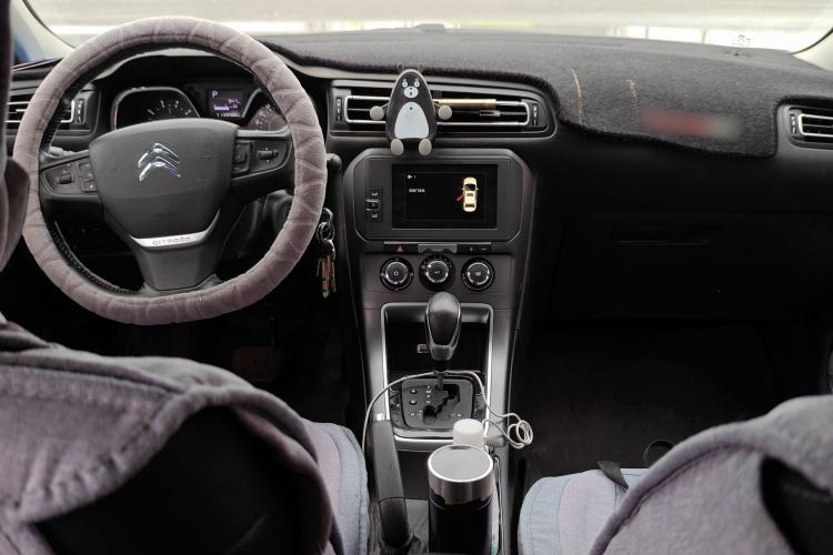 Used Citroen C4 Sega 2018 1.6L Automatic Luxury Model Center Console