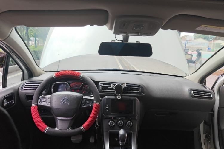 Used Citroen C4 Sega 2018 1.6L Automatic Luxury Model Center Console