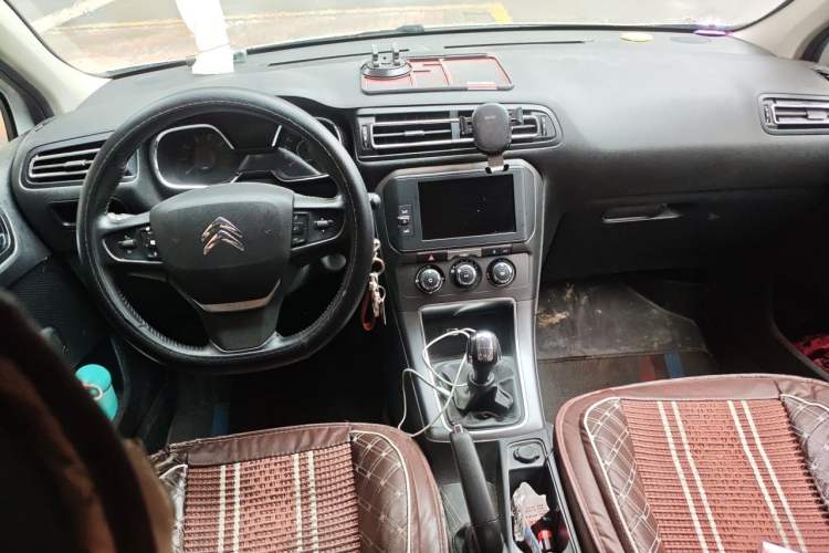 Used Citroen C4 Sega 2018 1.6L Manual Luxury Model Center Console