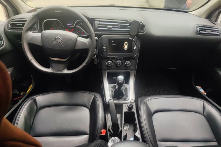 Used Citroen C4 Sega 2018 1.6L Manual Comfort Model Center Console