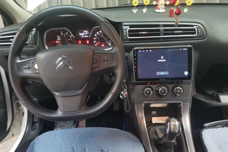 Used Citroen C4 Sega 2018 1.6L Manual Luxury Model Center Console