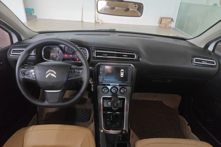 Used Citroen C4 Sega 2018 1.6L Automatic Luxury Model Center Console