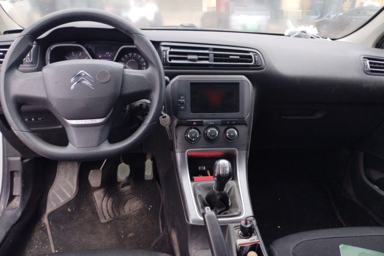 Used Citroen C4 Sega 2018 1.6L Manual Comfort Model Center Console