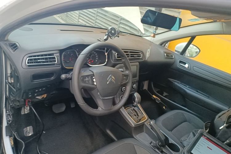Used Citroen C4 Sega 2018 1.6L Automatic Luxury Model Center Console