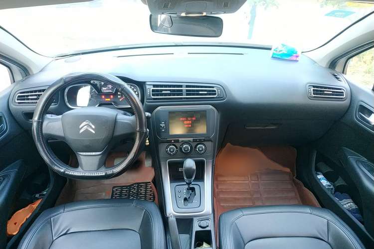 Used Citroen C4 Sega 2018 1.6L Automatic Comfort Model Center Console
