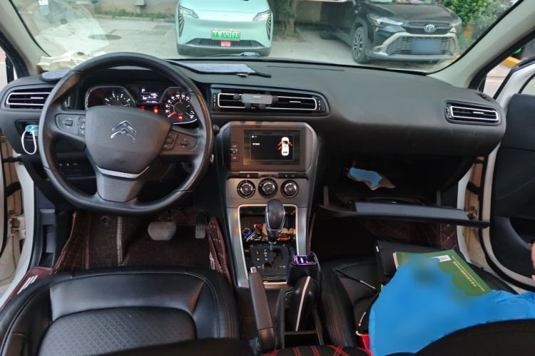 Used Citroen C4 Sega 2018 1.6L Automatic Luxury Model Center Console