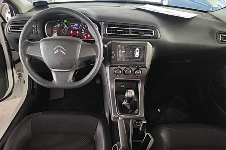 Used Citroen C4 Sega 2018 1.6L Manual Comfort Model Center Console