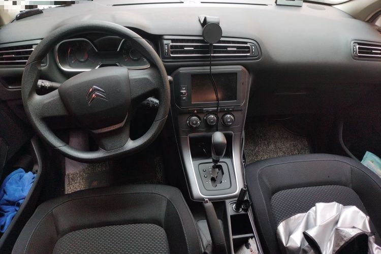 Used Citroen C4 Sega 2018 1.6L Automatic Comfort Model Center Console