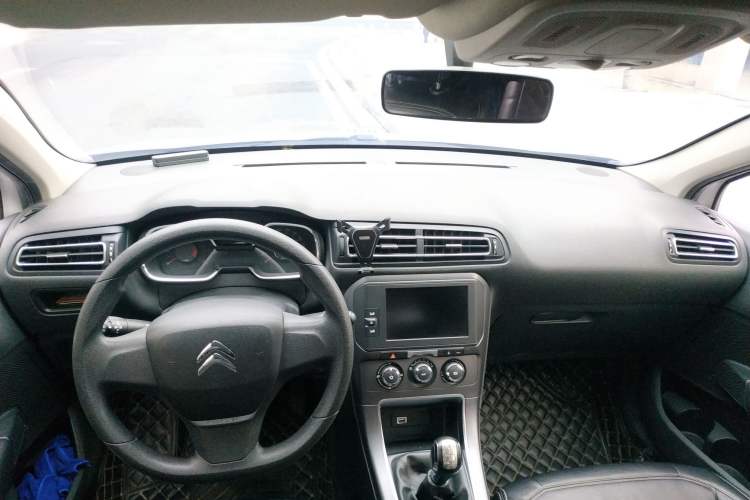 Used Citroen C4 Sega 2018 1.6L Manual Comfort Model Center Console