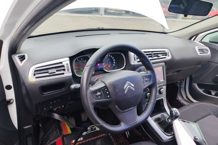 Used Citroen C4 Sega 2018 1.6L Manual Luxury Model Center Console