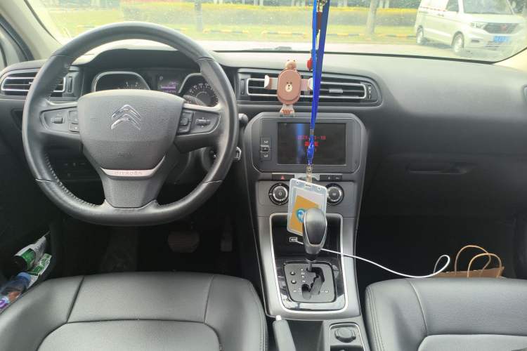 Used Citroen C4 Sega 2018 1.6L Automatic Luxury Model Center Console