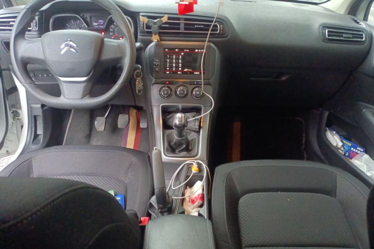 Used Citroen C4 Sega 2018 1.6L Manual Comfort Model Center Console
