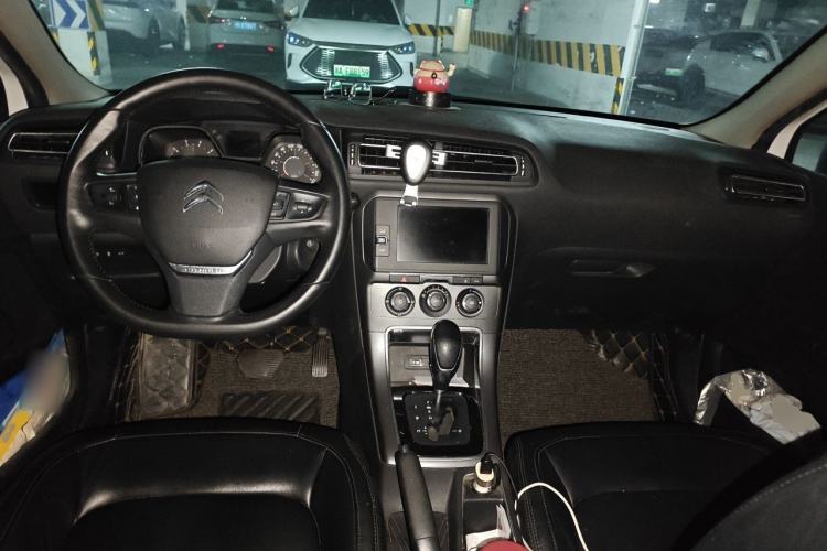 Used Citroen C4 Sega 2018 1.6L Automatic Luxury Model Center Console