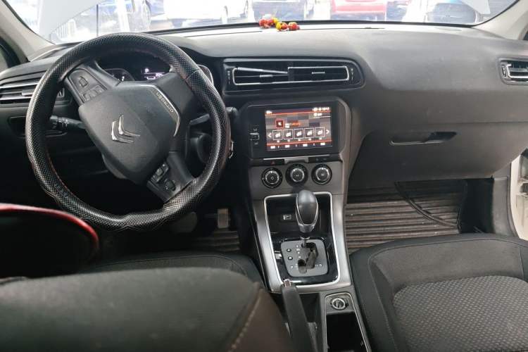 Used Citroen C4 Sega 2018 1.6L Automatic Luxury Model Center Console