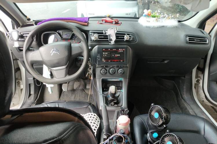 Used Citroen C4 Sega 2018 1.6L Manual Comfort Model Center Console