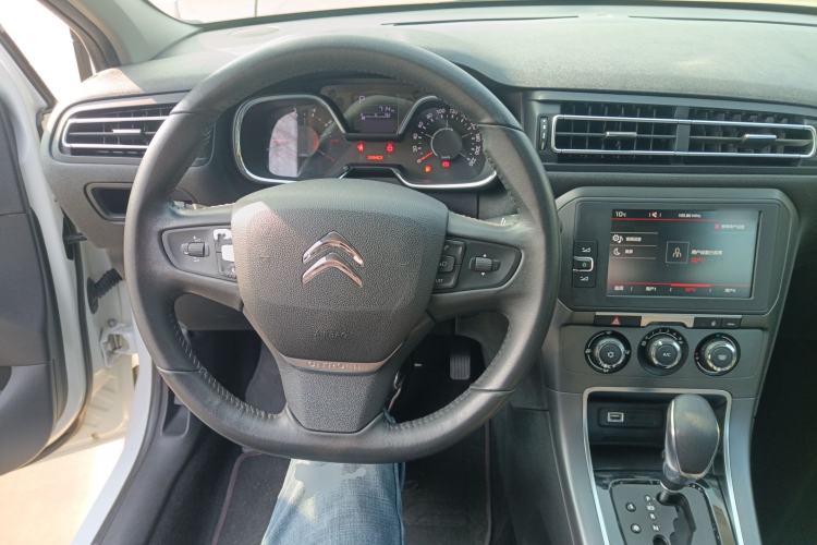 Used Citroen C4 Sega 2018 1.6L Automatic Luxury Model Center Console