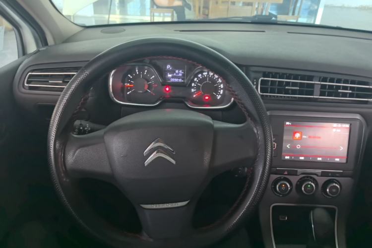 Used Citroen C4 Sega 2018 1.6L Automatic Comfort Model Center Console
