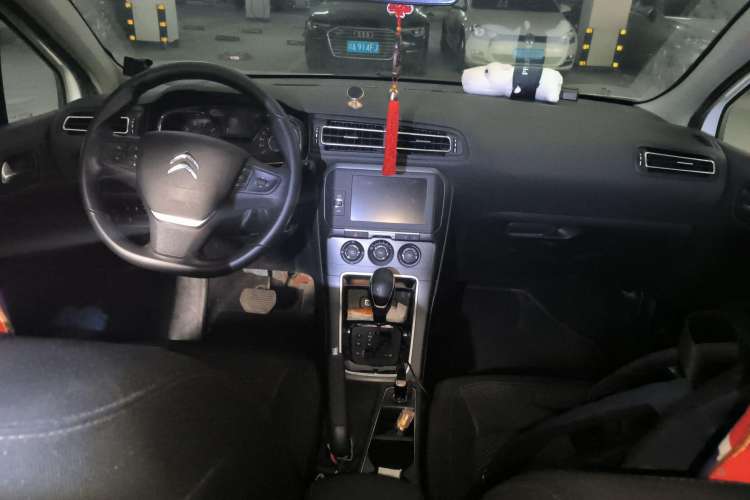 Used Citroen C4 Sega 2018 1.6L Automatic Luxury Model Center Console