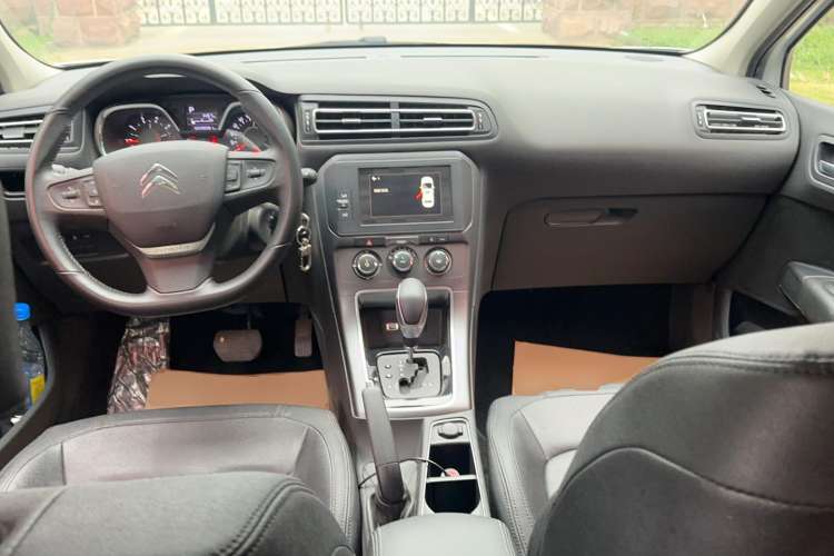 Used Citroen C4 Sega 2018 1.6L Automatic Luxury Model Center Console