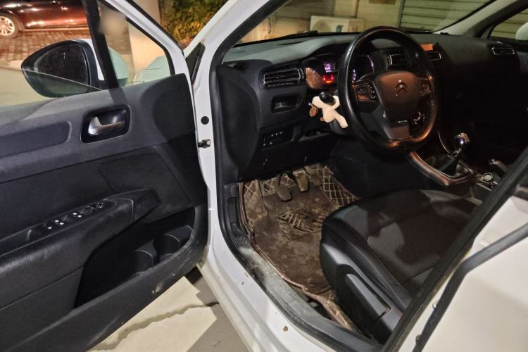 Used Citroen C4 Sega 2018 1.6L Manual Luxury Model Driver Seat