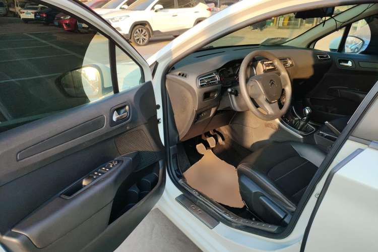 Used Citroen C4 Sega 2018 1.6L Manual Comfort Model Driver Seat