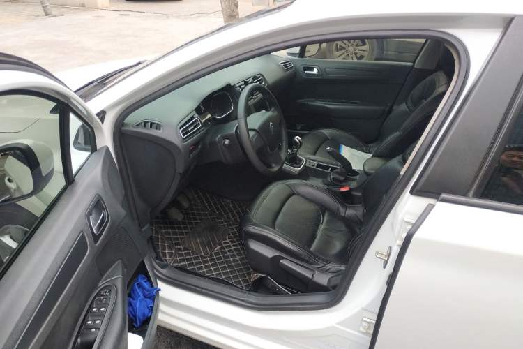 Used Citroen C4 Sega 2018 1.6L Manual Comfort Model Driver Seat