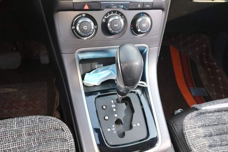 Used Citroen C4 Sega 2018 1.6L Automatic Luxury Model Gear Lever