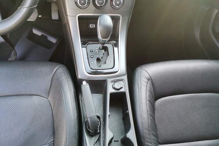 Used Citroen C4 Sega 2018 1.6L Automatic Luxury Model Gear Lever