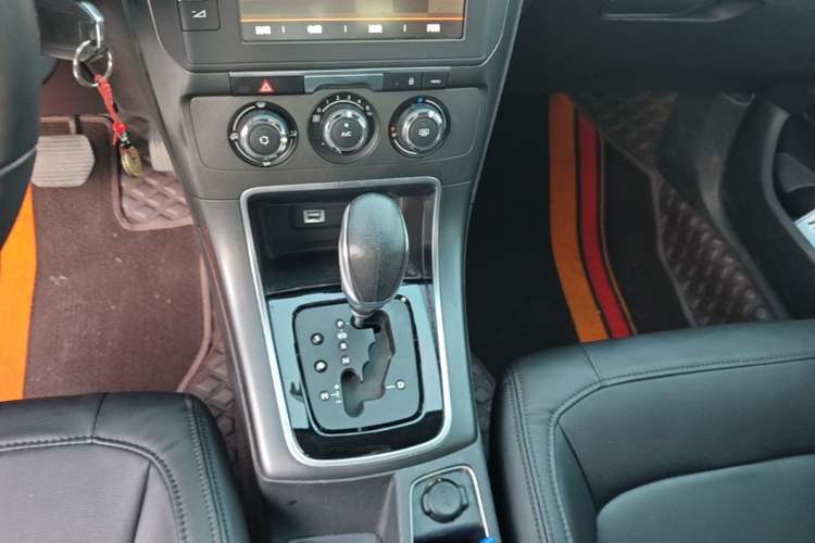 Used Citroen C4 Sega 2018 1.6L Automatic Luxury Model Gear Lever