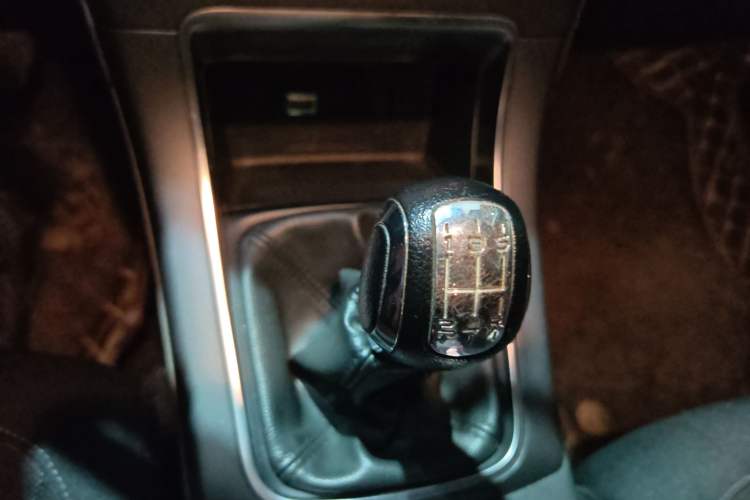Used Citroen C4 Sega 2018 1.6L Manual Luxury Model Gear Lever