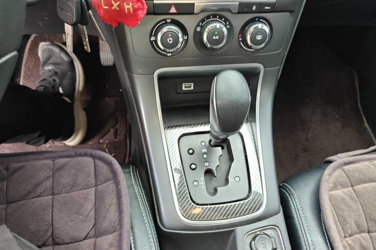 Used Citroen C4 Sega 2018 1.6L Automatic Luxury Model Gear Lever