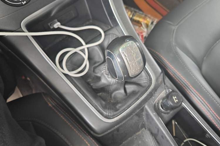Used Citroen C4 Sega 2018 1.6L Manual Luxury Model Gear Lever