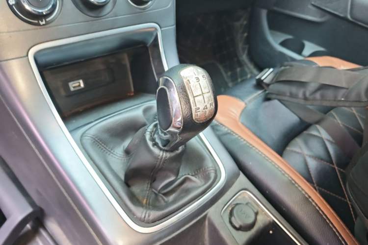 Used Citroen C4 Sega 2018 1.6L Manual Luxury Model Gear Lever