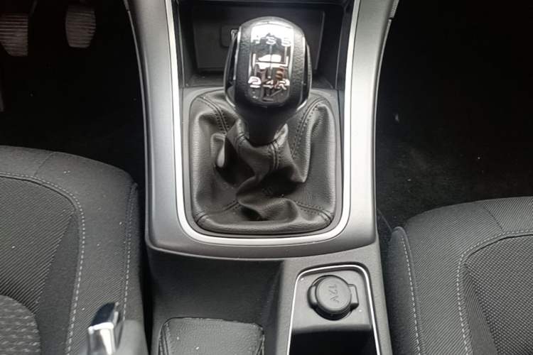 Used Citroen C4 Sega 2018 1.6L Manual Luxury Model Gear Lever