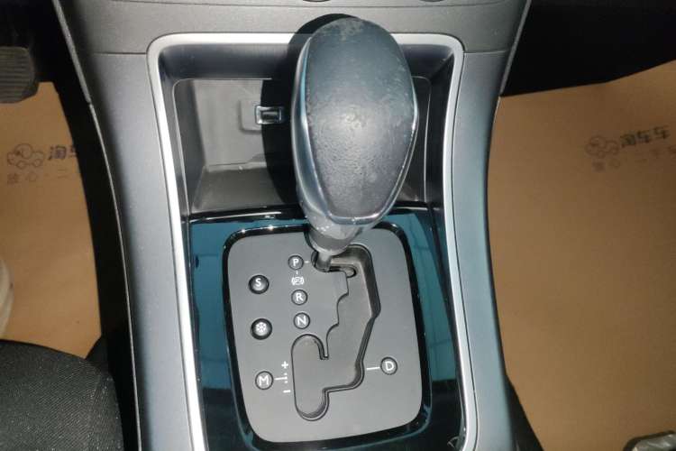 Used Citroen C4 Sega 2018 1.6L Automatic Luxury Model Gear Lever